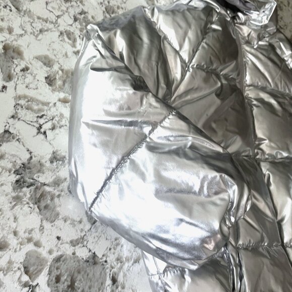 Old Navy silver puffer coat sz 5T - Picture 2 of 5